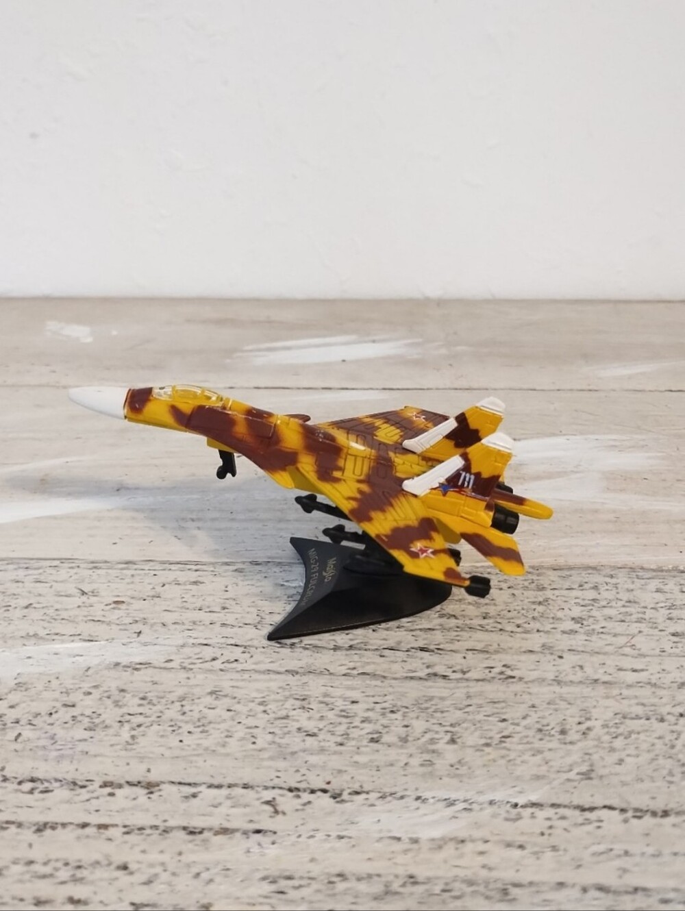 Maisto Sukhoi Su-37 Military Airplane Diecast Model Yellow/Brown good condition
